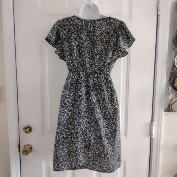 Anna Be Floral Print V Neck Women's Dress. Size M - Picture 5 of 9